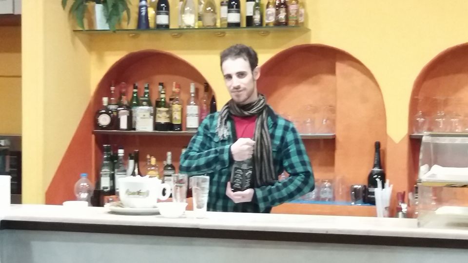 Il barista al lavoro
